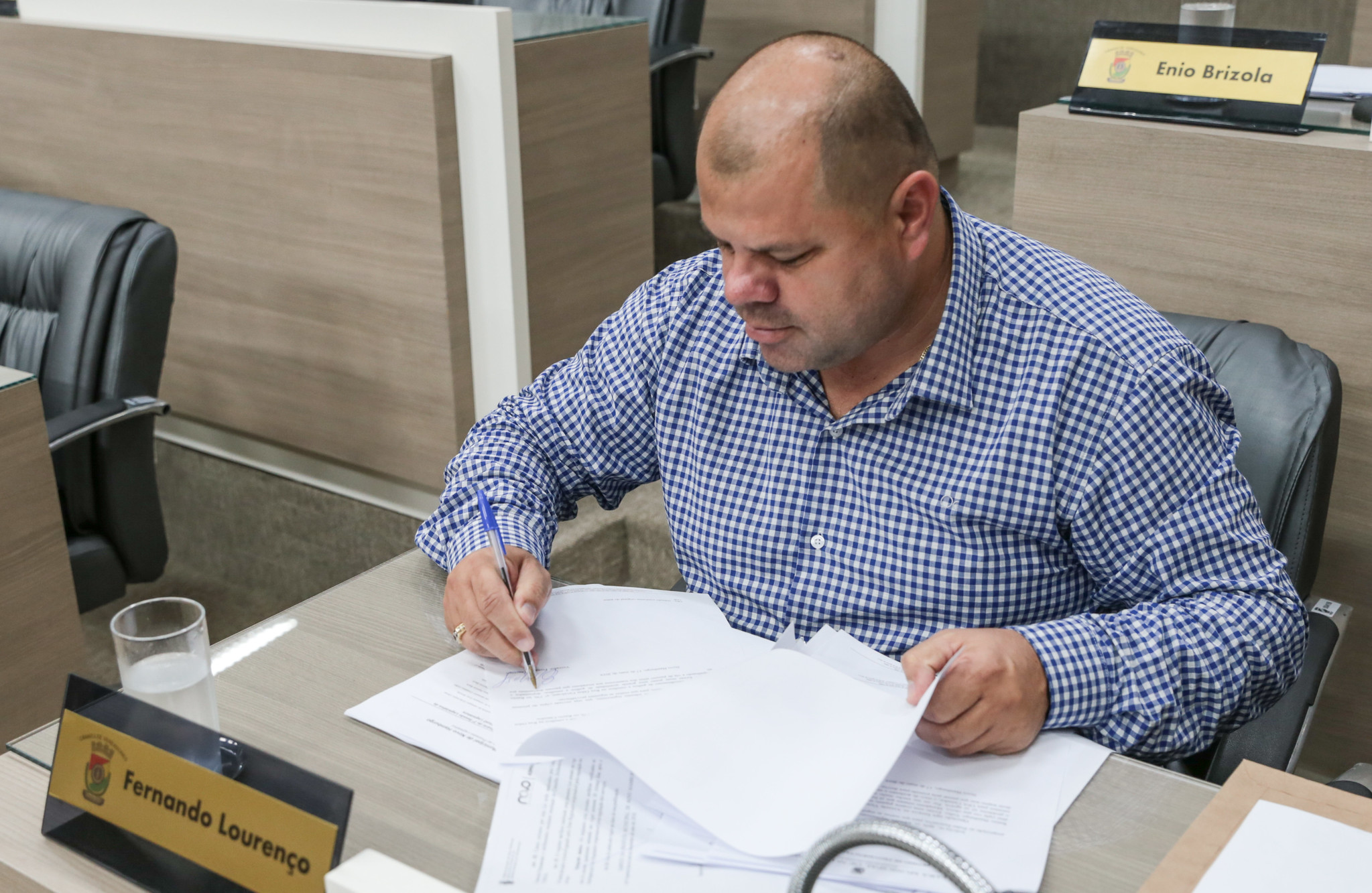 17/07/2019 - Fernando Lourenço requisita poda de árvore na avenida General Daltro Filho