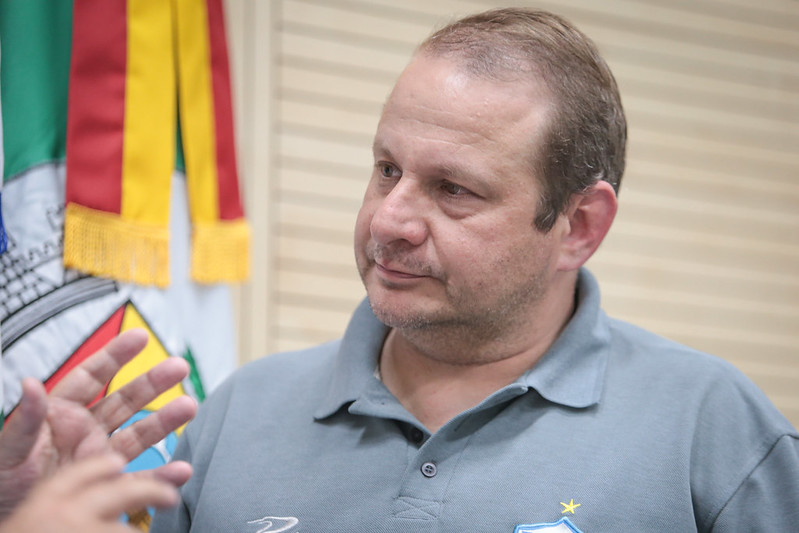 17/10/2019 - Cristiano Coller solicita instalação de academia ao ar livre e brinquedos no bairro Rondônia