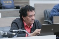 17/10/2019 - Inspetor Luz solicita conserto de buraco na avenida Pedro Adams Filho no bairro Pátria Nova