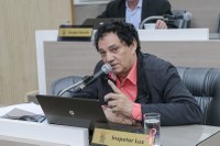 17/10/2019 - Vereador Inspetor Luz solicita remoção de fios de iluminação caídos na rua Anita Garibaldi