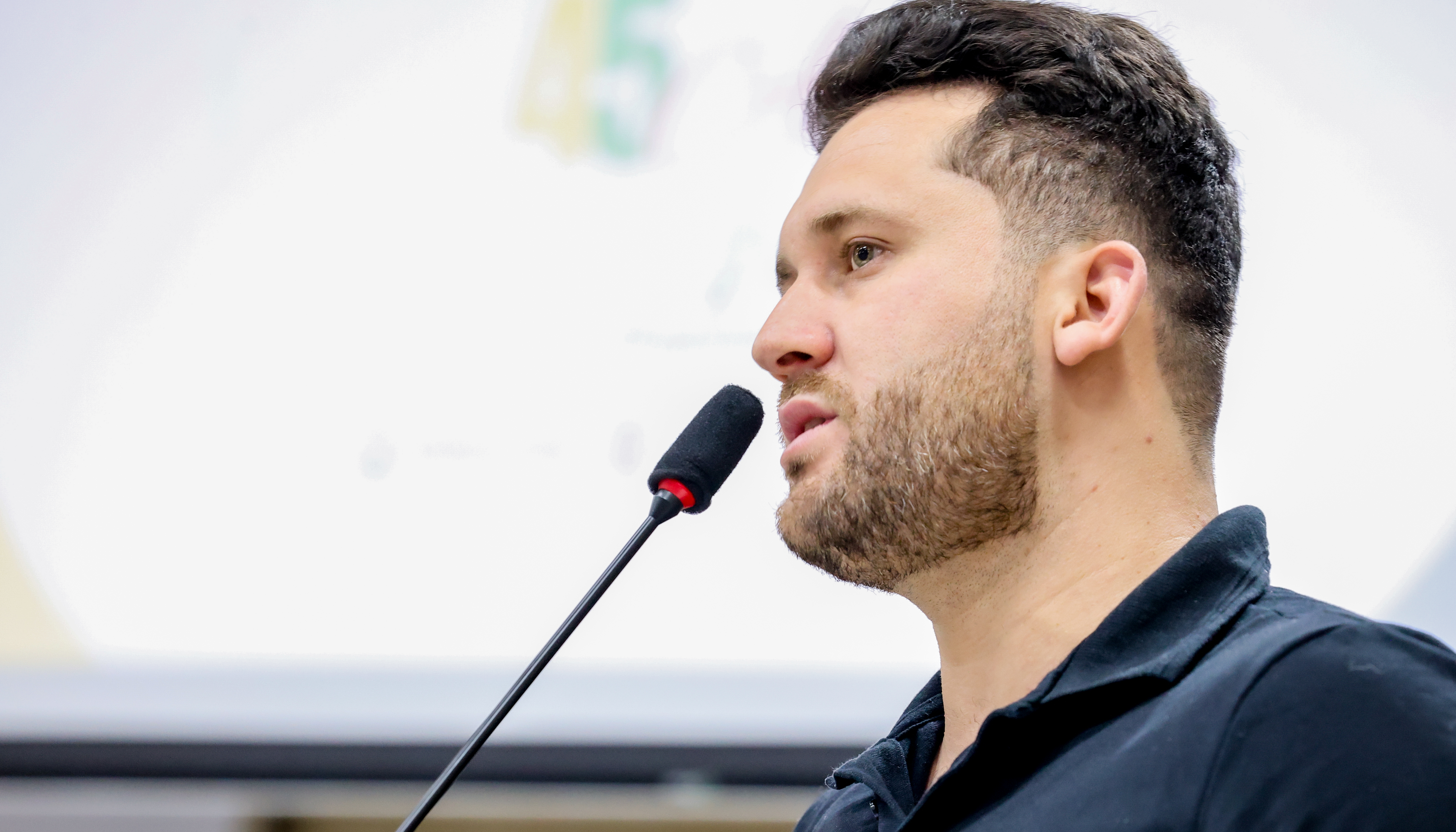 17/10/2025 - Eliton Ávila pede coletor de resíduos na Vila Diehl