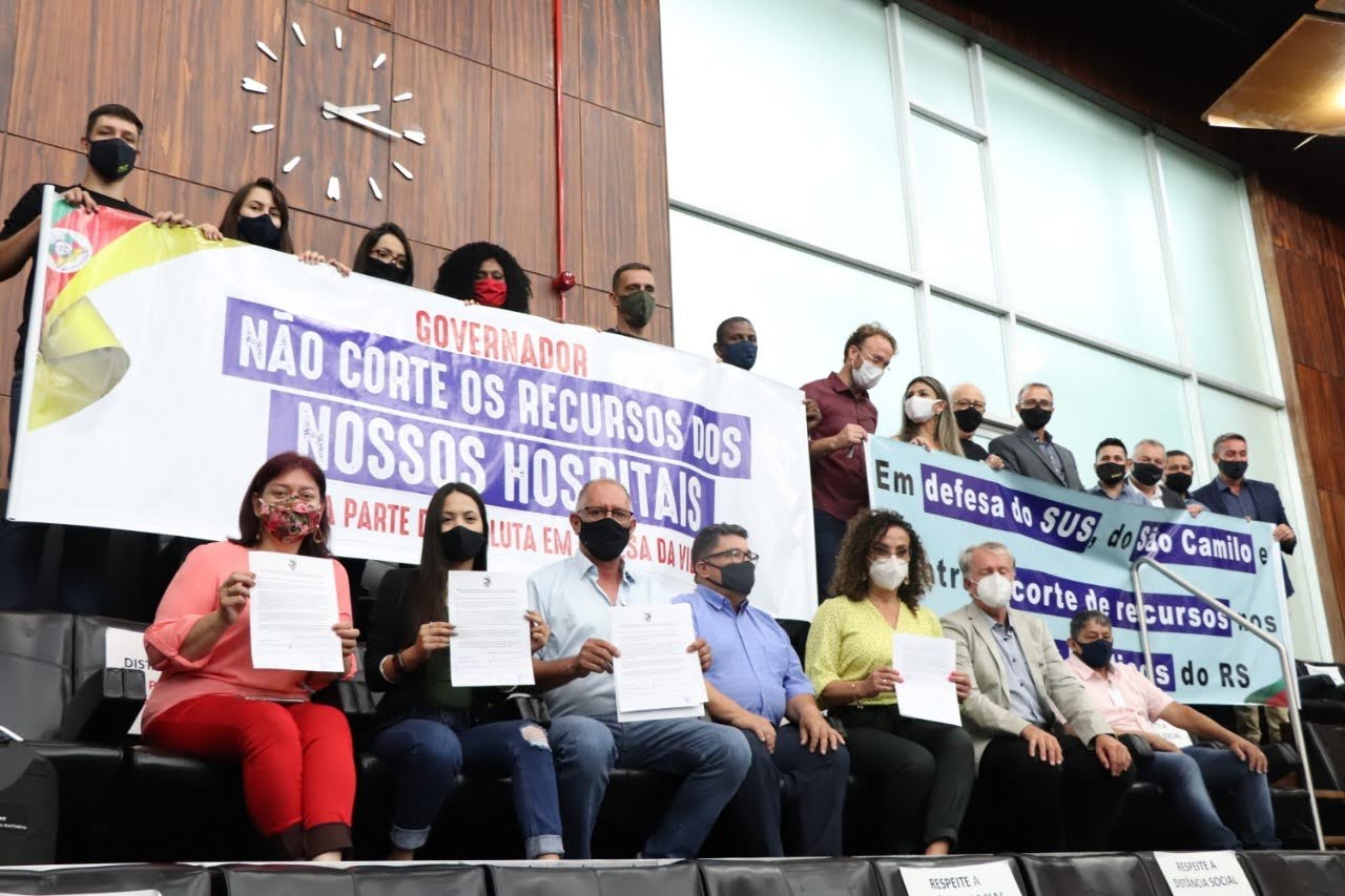 17/11/2021 - Brizola participa de mobilização em Porto Alegre contra o corte de recursos para os hospitais da região