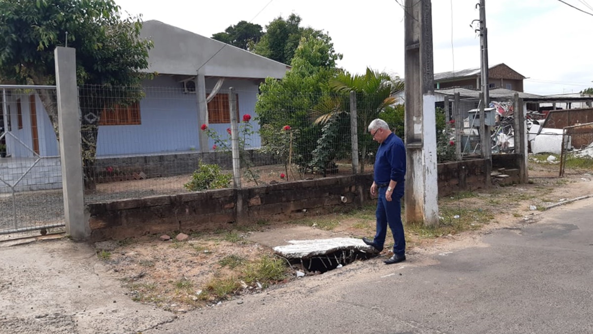 17/12/2019 - Nor Boeno requer conserto de boca de lobo na rua João Luciano da Rosa na Vila Iguaçu