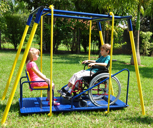 18/04/2018 - Projeto de Issur Koch propõe instalação de brinquedos adaptados em áreas públicas