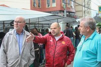 18/04/2019 – Fernando Lourenço visita Feira do Produtor no Centro de Novo Hamburgo