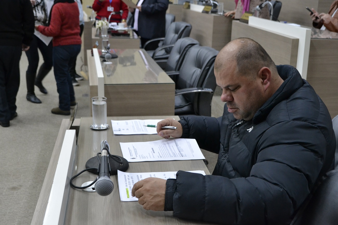 18/07/2019 - Fernando Lourenço solicita troca de tampa de boca de lobo na rua Guilherme Vielitz
