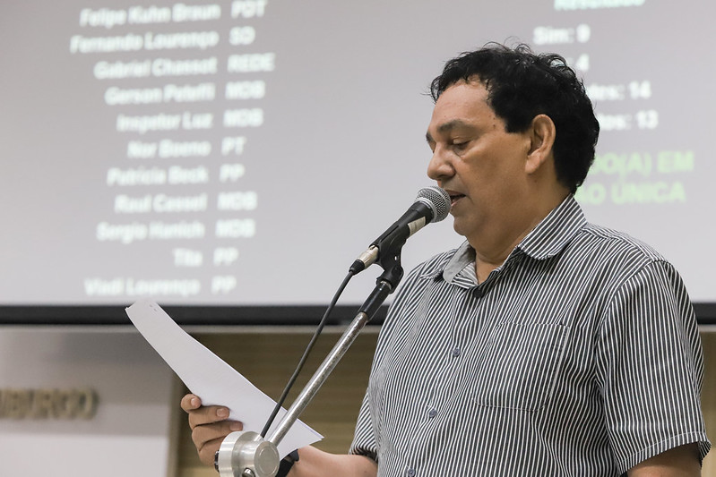 19/02/2020 - Vereador Inspetor Luz solicita conserto de tampa de boca de lobo das ruas Porto União e São Sepé