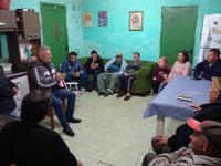 19/07/2019 - Vereador Nor Boeno dialoga com moradores do bairro Canudos na noite de terça-feira 