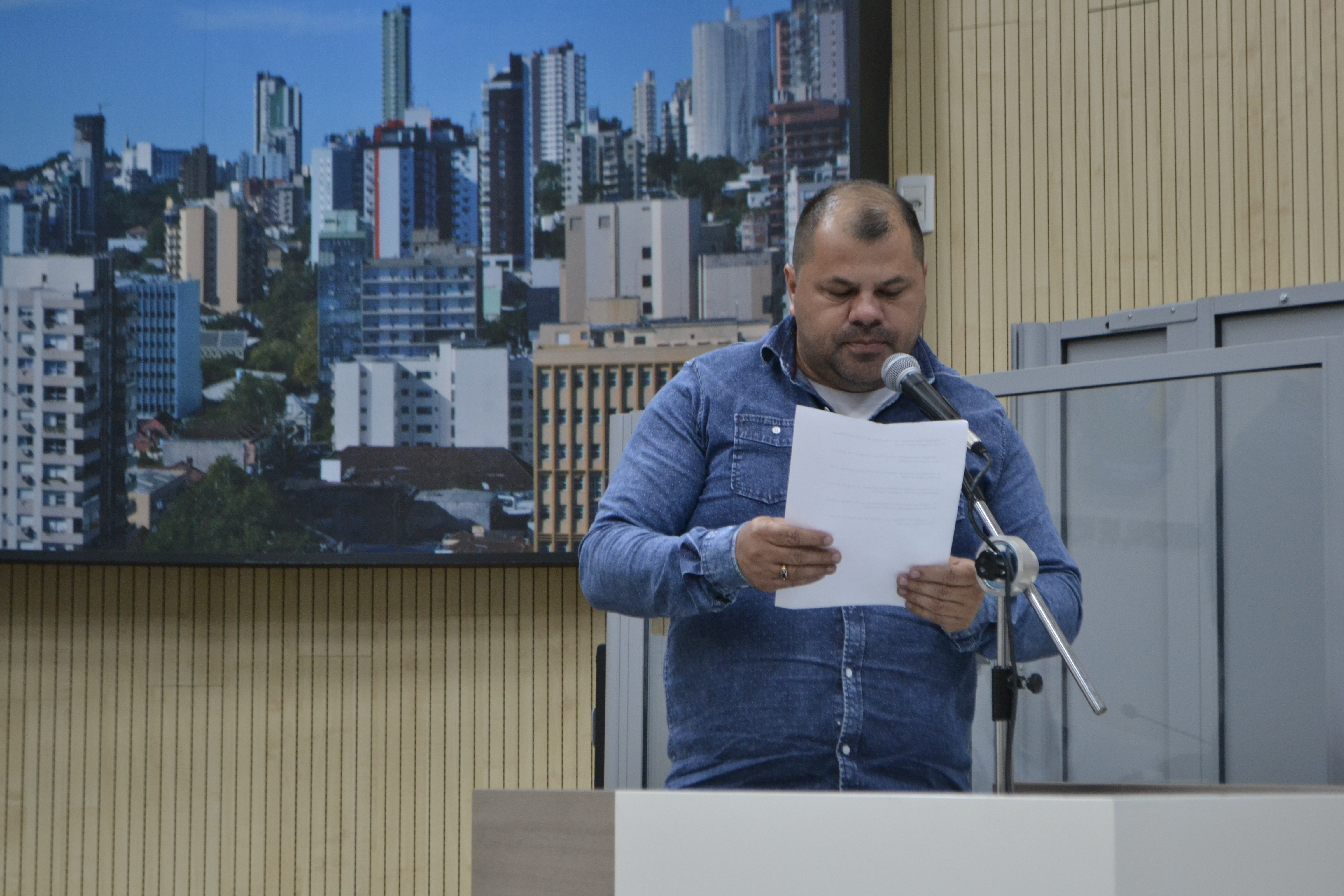 19/10/2018 - Vereador Fernando Lourenço solicita recapeamento asfáltico na rua José Carlos Passos