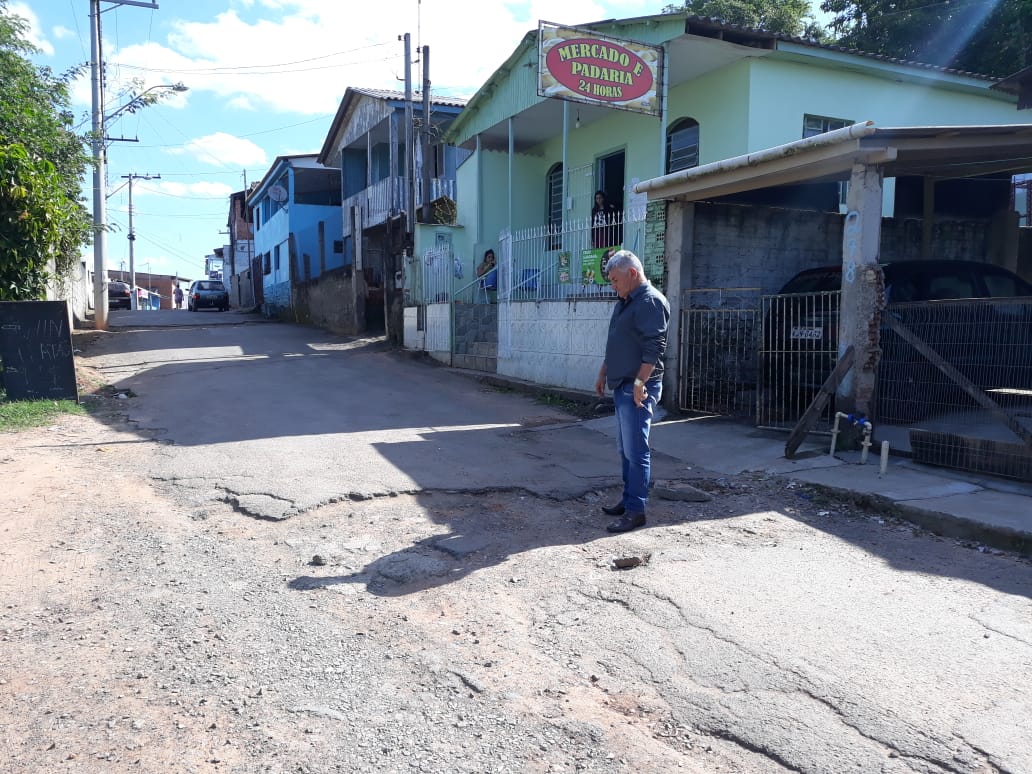 19/10/2018 - Vereador Nor Boeno solicita operação tapa-buraco para rua na Vila das Flores 