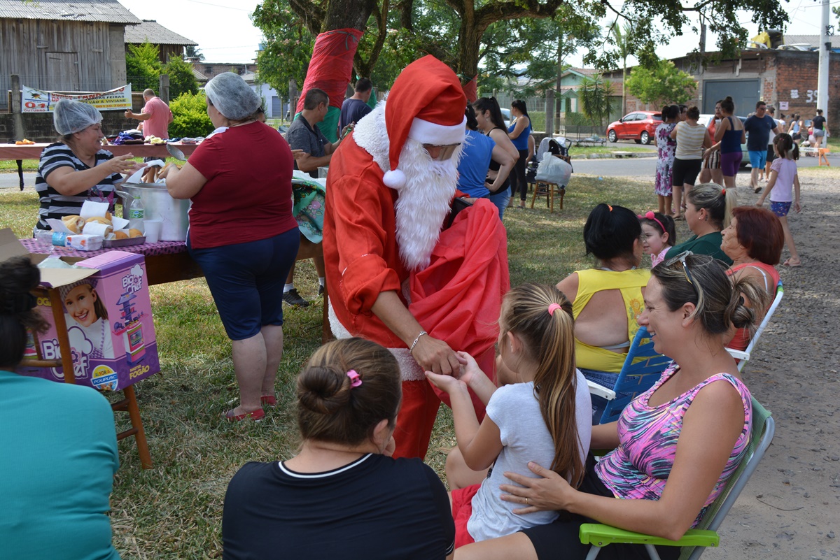 19/12/2019 - Vereador Nor Boeno apoia mais uma festa de Natal da Associação de Moradores da Vila Iguaçu