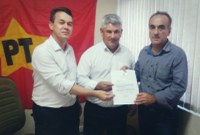 1º/11/2017 - Gabinete: Vereador Nor Boeno comemora liberação de emenda parlamentar para a Saúde