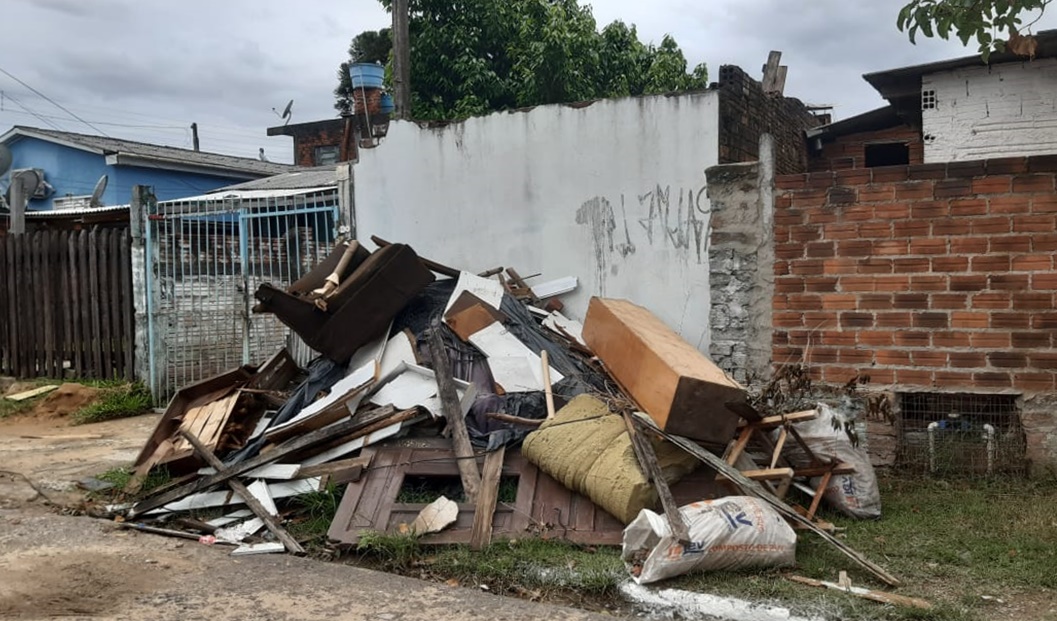 20/01/2020 - Gabinete do vereador Nor Boeno protocola pedido de recolhimento de galhos e entulhos na rua Potiguara
