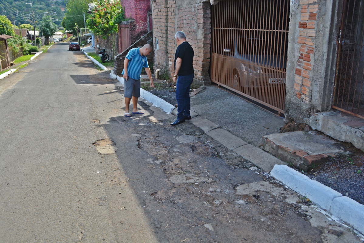 20/03/2020 - Vereador Nor Boeno recebe demanda de morador no bairro São José