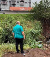 20/05/2025 - Cristiano Coller realiza vistoria em obra que preocupa moradores do bairro Rincão