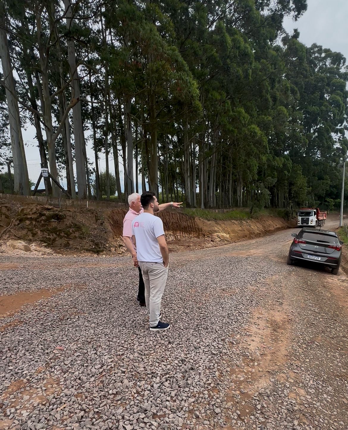 20/10/2025 - Eliton Ávila verifica melhorias nas estradas de Lomba Grande