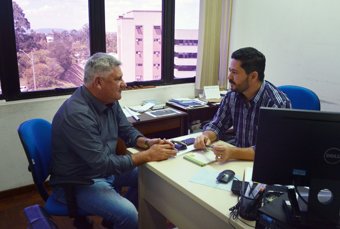 21/02/2019 - Vereador Nor Boeno busca soluções para demandas dos bairros Canudos e Lomba Grande  junto ao secretário de Obras