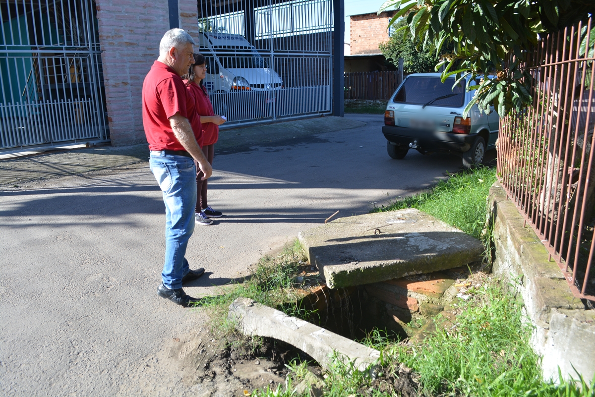 21/05/2019 - Vereador Nor Boeno caminha pelo bairro Santo Afonso e protocola pedidos junto à Prefeitura
