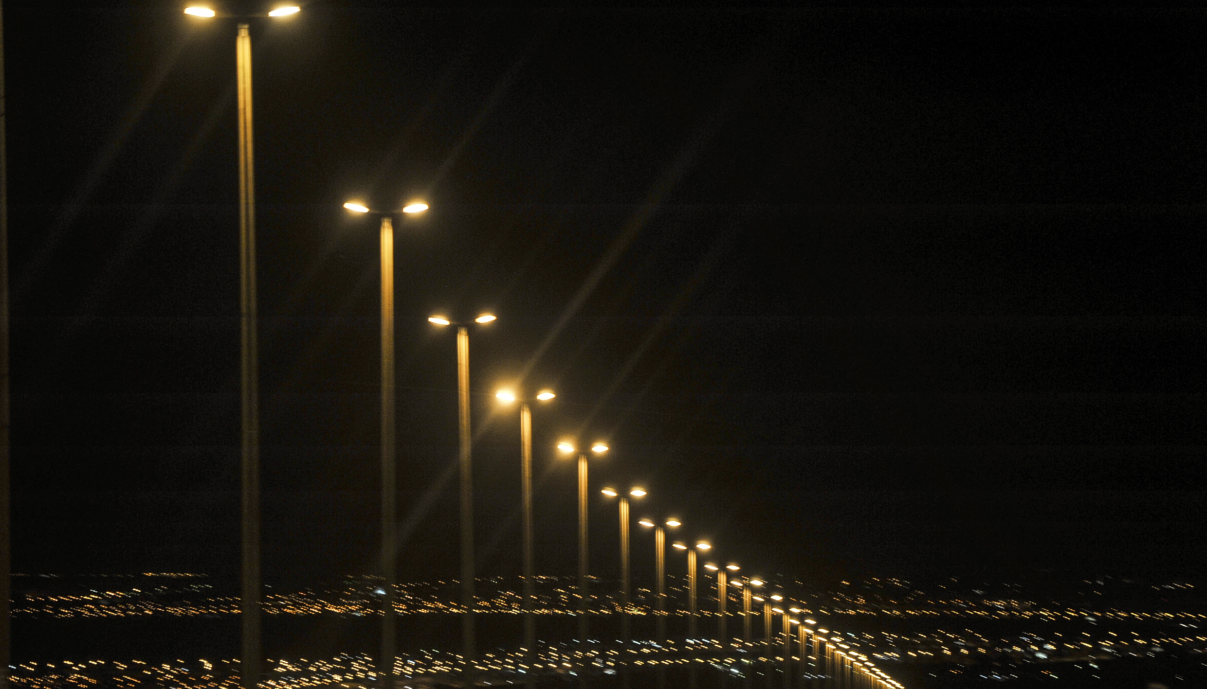 21/09/2017 - Gabinete: Issur solicita melhorias na iluminação em frente ao Hospital Municipal