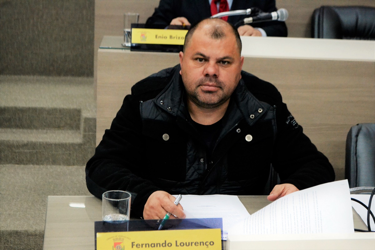 21/10/2019 - Vereador Fernando Loureço requer troca de lâmpada na rua Tristão de Alencar