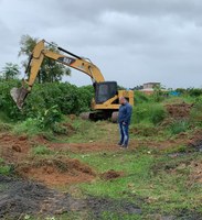 22/04/2019 – Fernando Lourenço acompanha desassoreamento do arroio Vila Kunz em Canudos