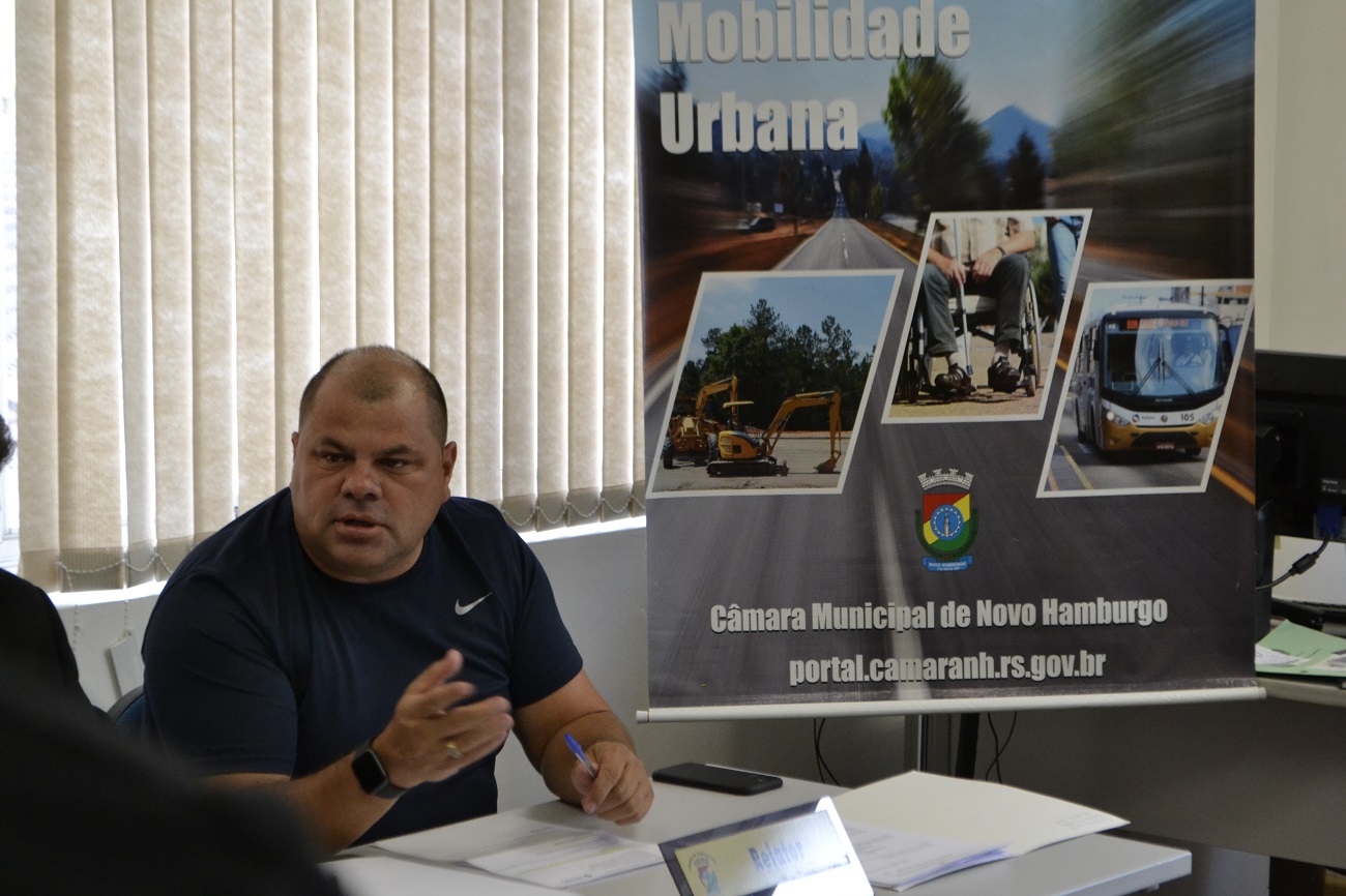 22/04/2020 - Fernando Lourenço solicita serviços no bairro Canudos