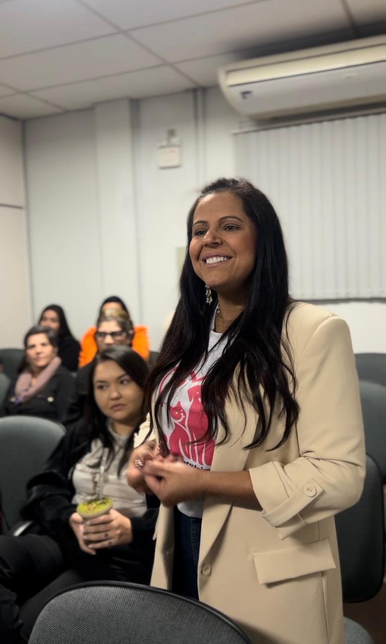 22/05/2025 - Vereadora Deza Guerreiro participa de encontro da Frente Parlamentar da Causa Animal