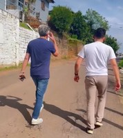 22/08/2025 - Eliton Ávila e secretario de obras buscam melhorias no asfalto para a comunidade da Pedreira 