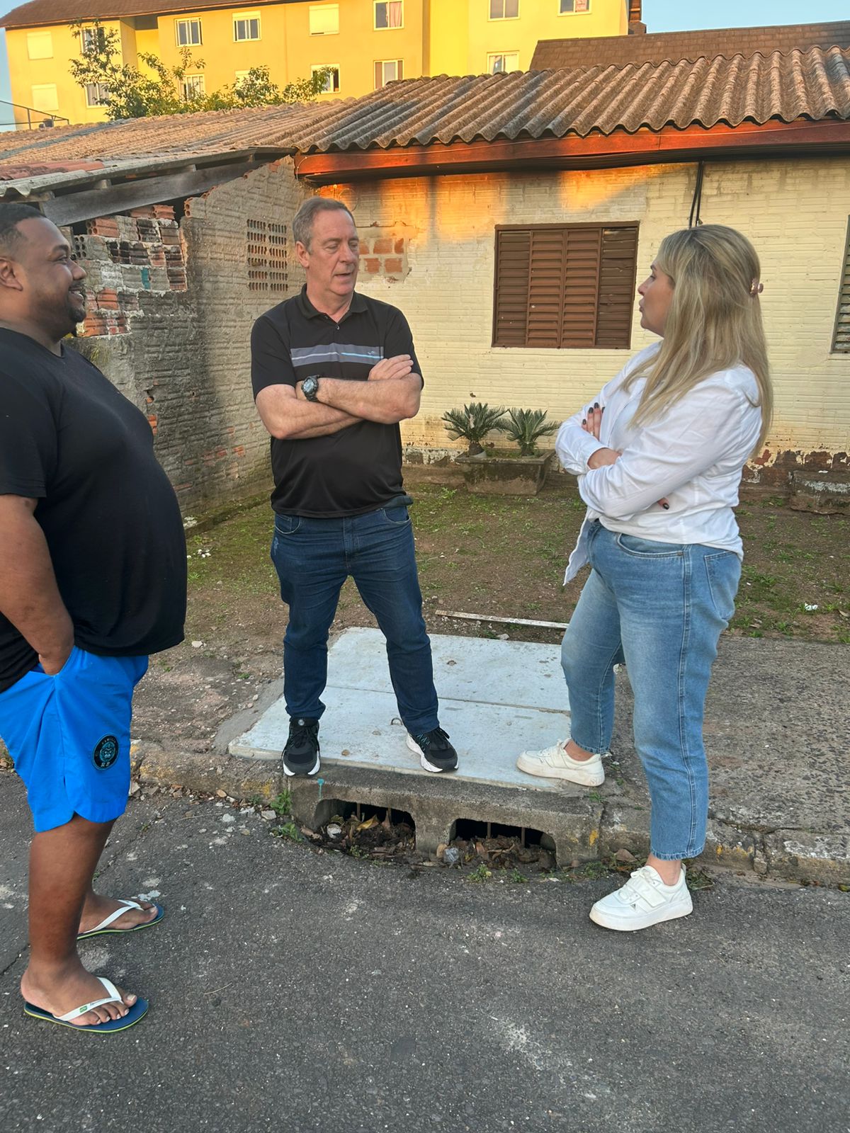 22/09/2025 - Manutenção de boca-de-lobo no Vila Nova solicitada por Daia Hanich é realizada