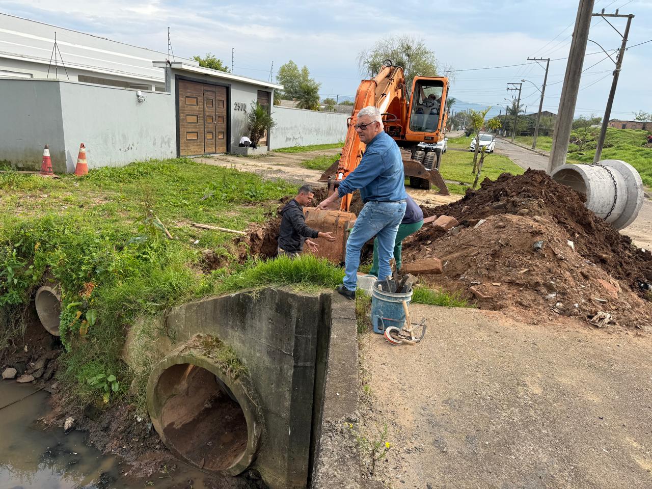 22/09/2025 - Nor Boeno acompanha início de obra de prevenção de alagamentos no bairro Canudos