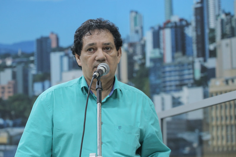 22/11/2019 - Vereador Inspetor Luz solicita substituição de tampa de boca de lobo no bairro Ouro Branco