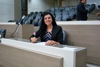 23/05/2018 - Gislaine Pires assume cadeira em sessão na Câmara