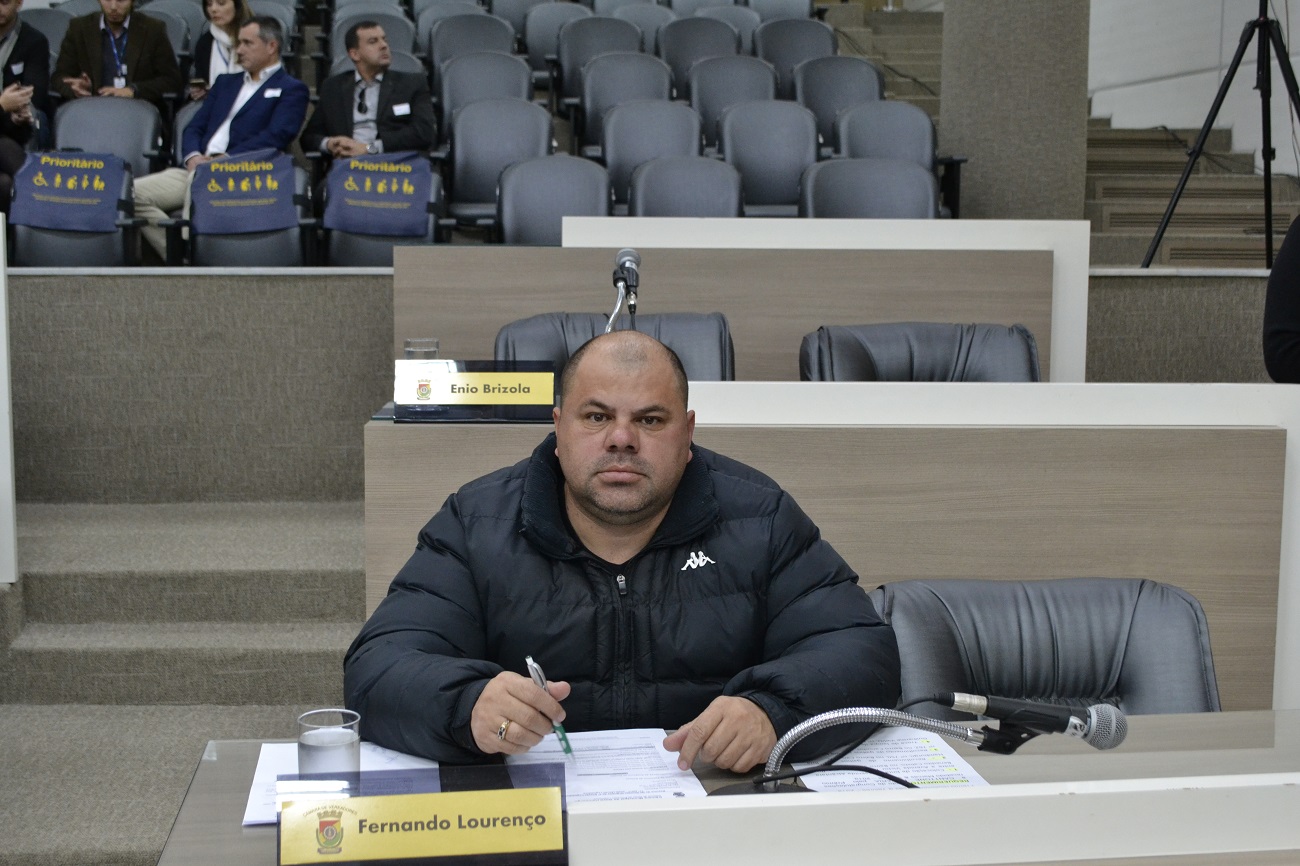23/07/2019 - Fernando Lourenço demanda conserto de infiltração na rua Heron Domingues