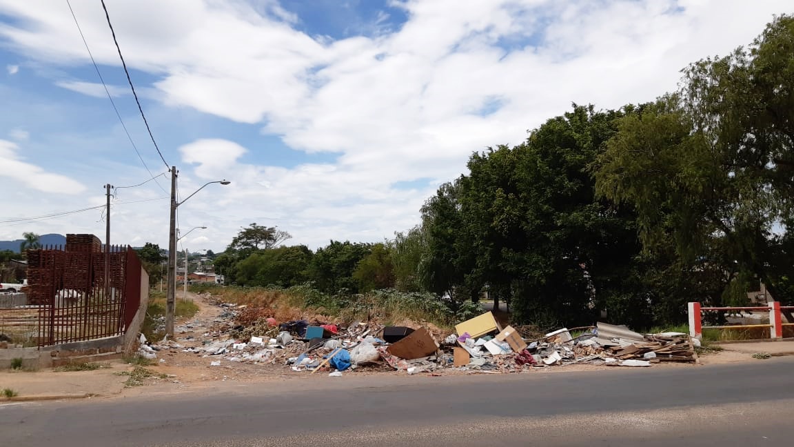 24/01/2020 - Gabinete do vereador Nor Boeno solicita recolhimento de lixo nas margens do Arroio Pampa