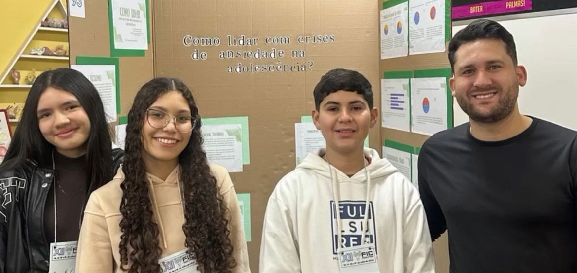 24/07/2025 - Eliton Ávila prestigia feira de ciências da Escola Adolfina