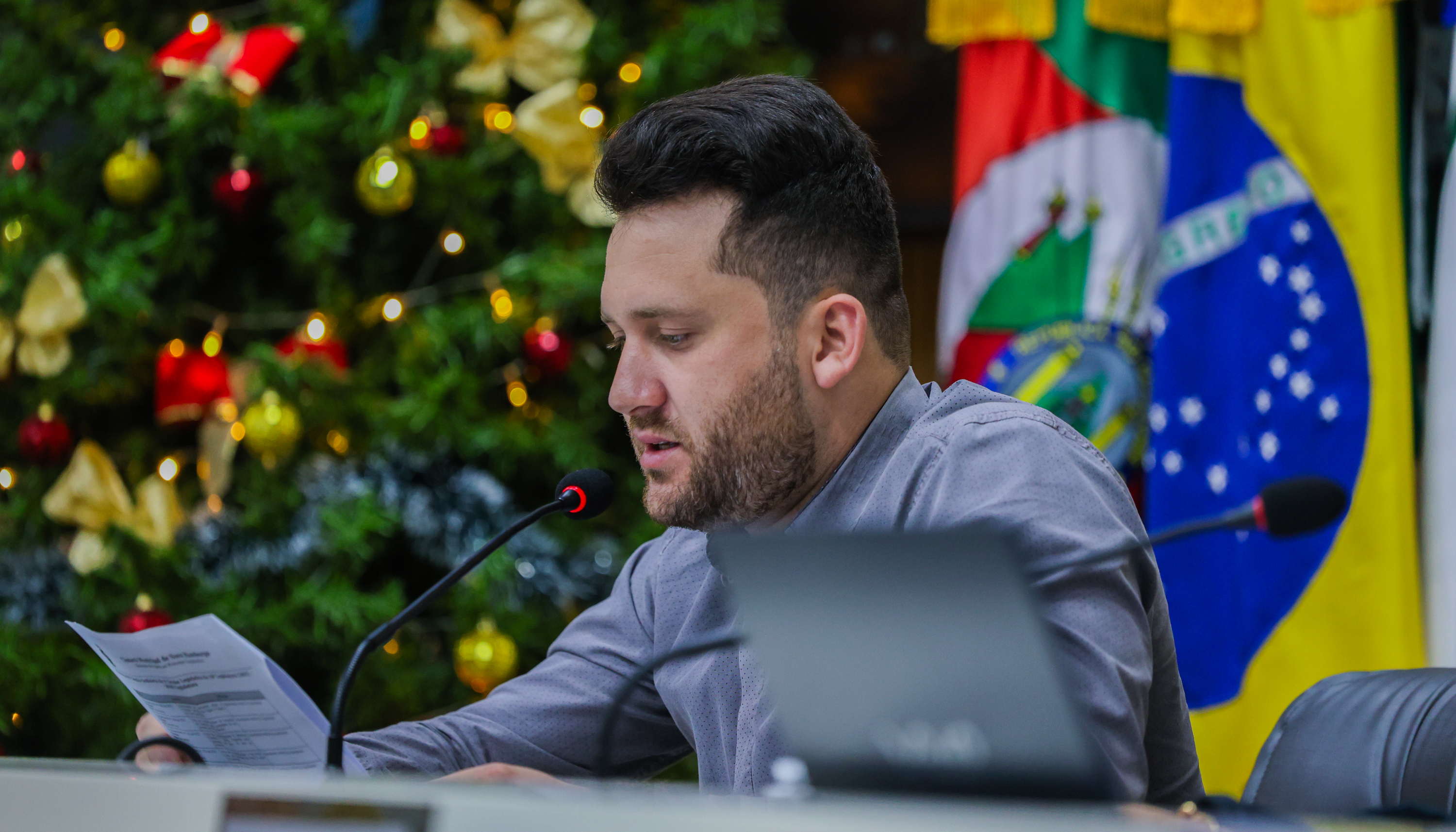 24/11/2025 - Eliton Ávila requer hidrojateamento em boca de lobo em cruzamento da Praça Matriz