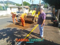 25/04/2018 - Vereador Gabriel Chassot visita obras no bairro São José