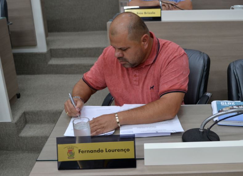 25/04/2019 - Fernando Lourenço requisita recolhimento de entulhos na rua Venâncio Aires em Canudos