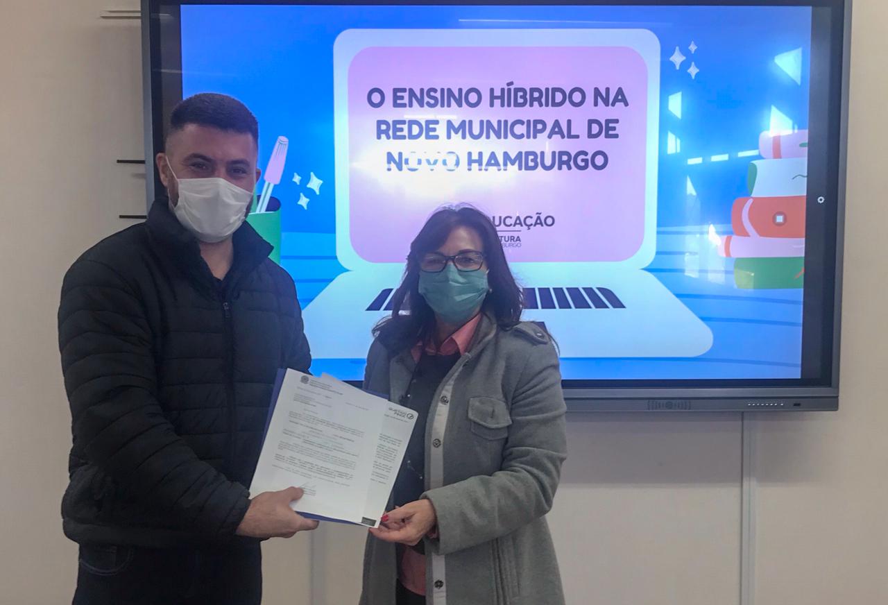 25/05/2021 - Vereador Gustavo Finck articula verba de R$ 250 mil para Novo Hamburgo