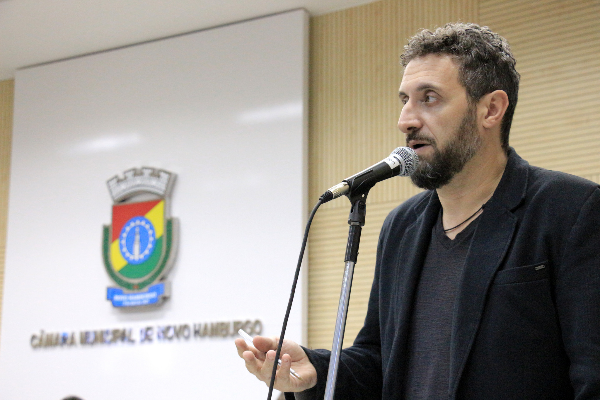 25/07/2017 - Gabinete: Vereador Issur sugere estudo de viabilidade para disponibilização de estacionamento junto ao Parcão