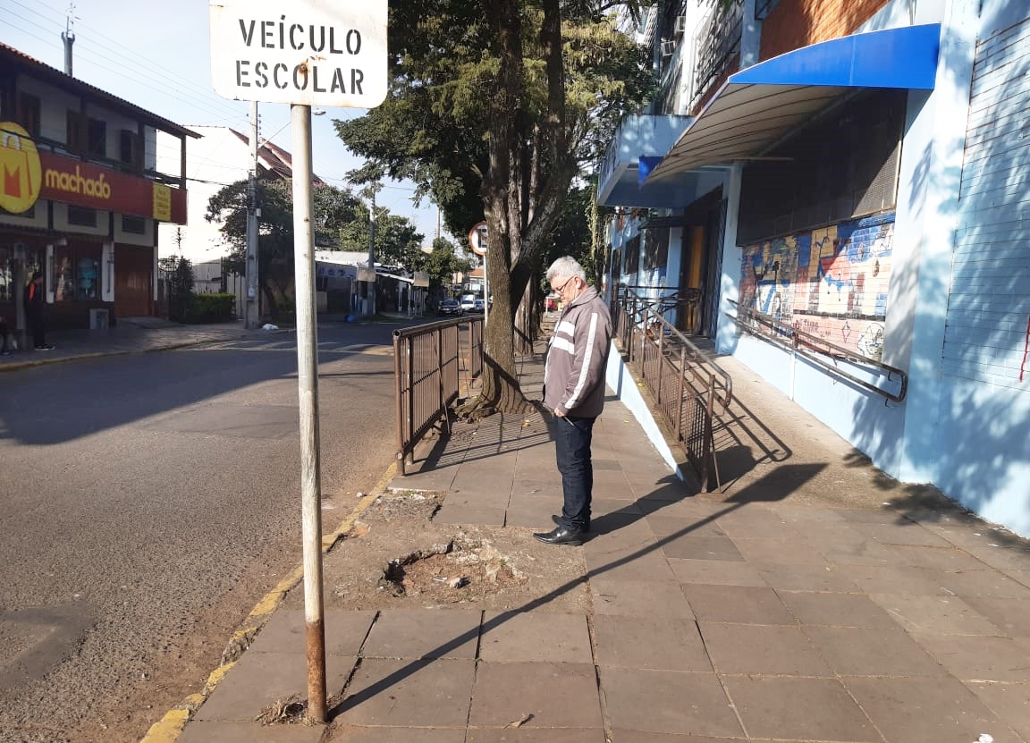 25/07/2019 - Nor Boeno protocola pedido de recomposição do passeio público da escola Martha Wartenberg