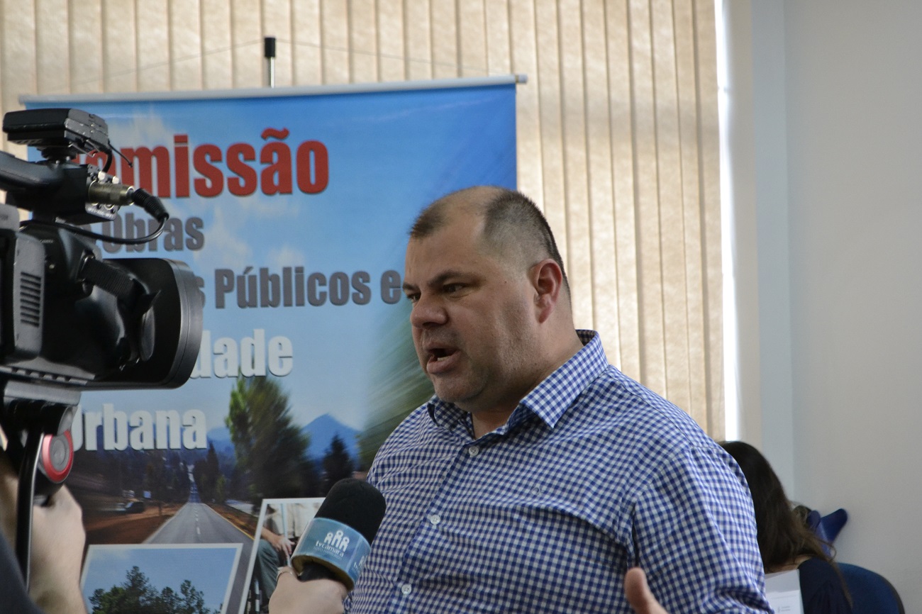 25/09/2019 - Fernando Lourenço reitera pedido de conserto de cano de esgoto na rua Tirol