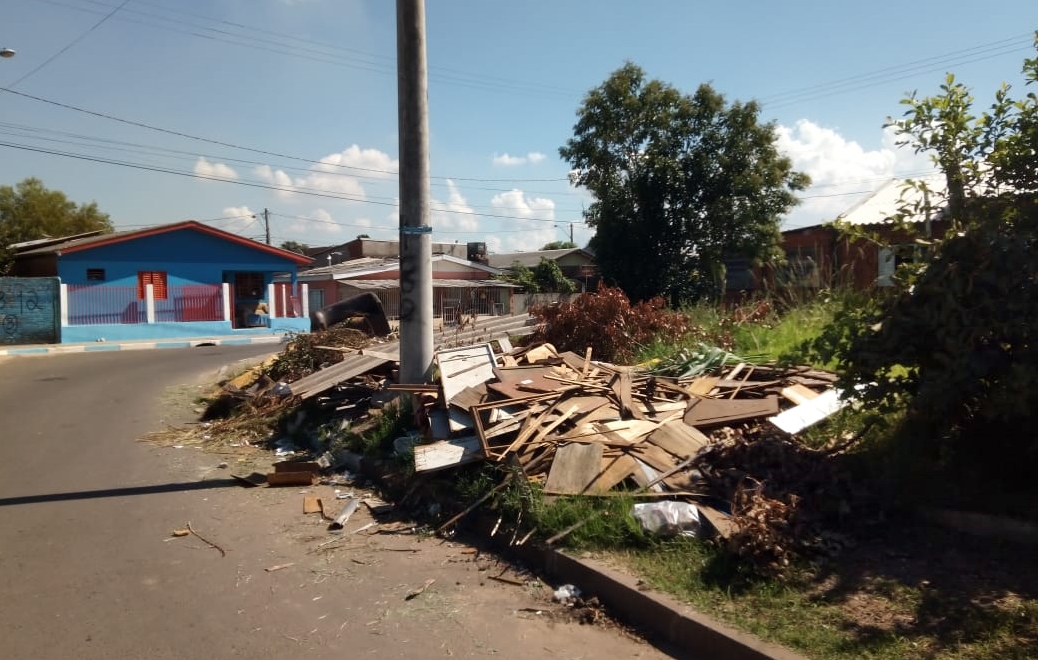 26/02/2019 - Vereador Nor Boeno solicita recolhimento de galhos e entulhos no bairro Santo Afonso 