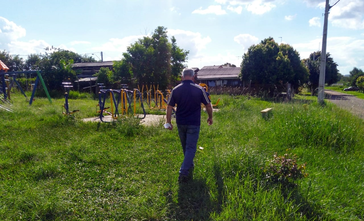 26/03/2019 - Vereador Nor Boeno solicita capina e roçada em praça localizada na rua Sevilha