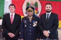 26/09/2017 - Gabinete: Serjão e Issur acompanham cerimônia de assunção de Comando do Corpo de Bombeiros
