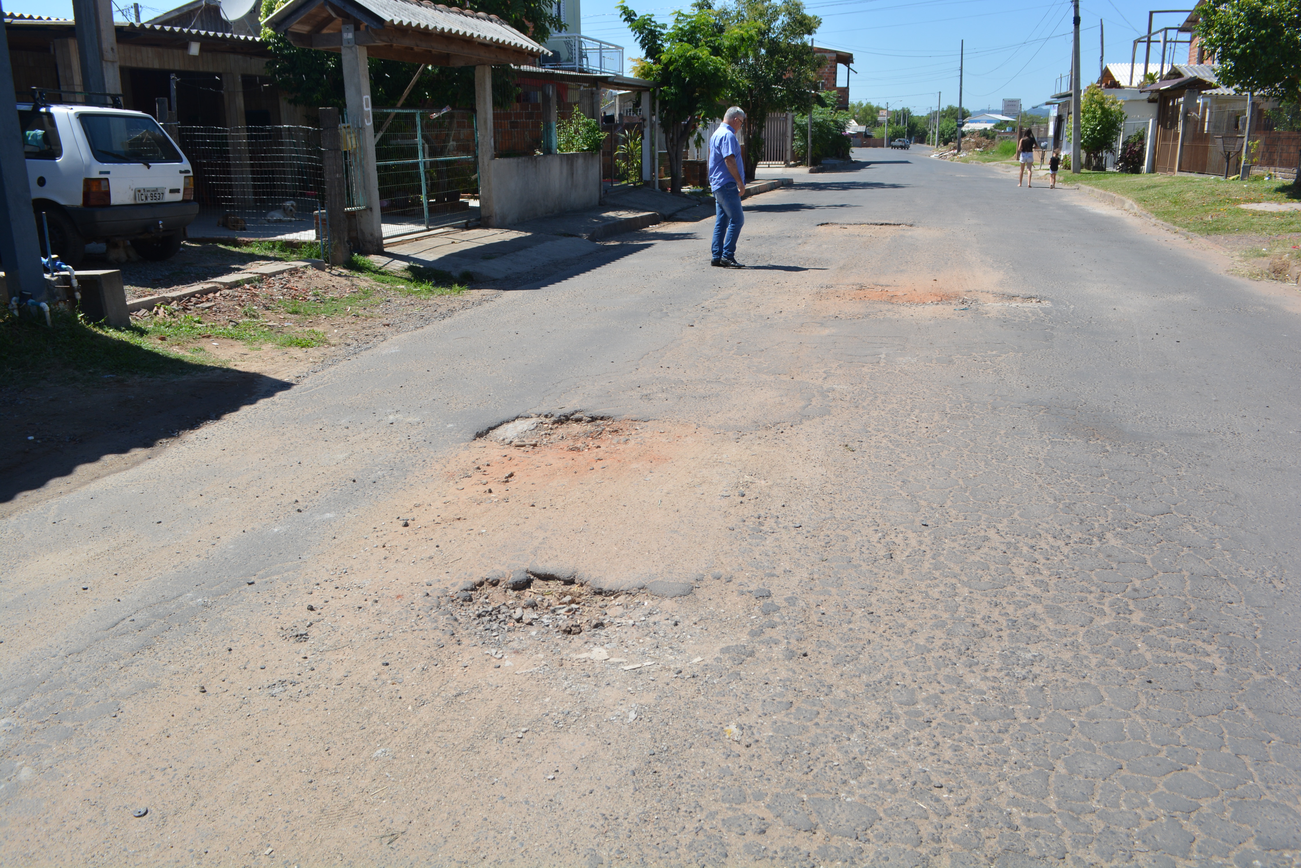 27/02/2019 - Vereador Nor Boeno solicita operação tapa-buracos em rua no bairro Santo Afonso