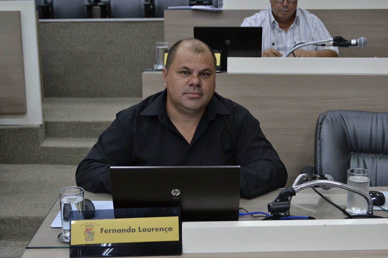 27/02/2020 - Fernando Lourenço demanda conserto de tampa de boca de lobo na rua Ângelo Bassani