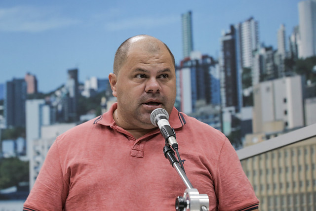 27/05/2019 - Fernando Lourenço reitera pedido de limpeza de valão na rua Tamanduá