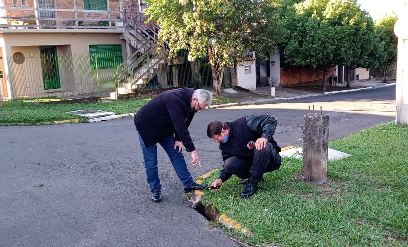 27/05/2020 - Nor Boeno requer conserto de infiltração em asfalto na rua Ingo Lampert esquina com a Heron Domingues