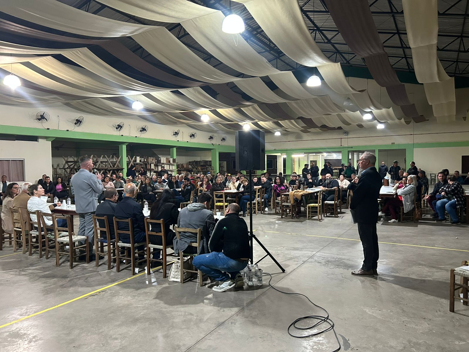 27/05/2025 - Vereador Eliton Ávila participa de assembleia extraordinária em Lomba Grande